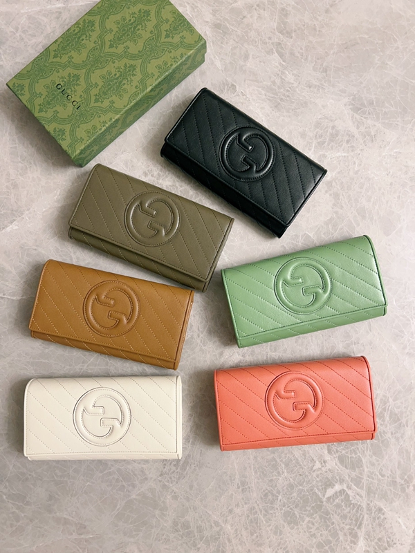 グッチ財布 レプリカ着用イメージ